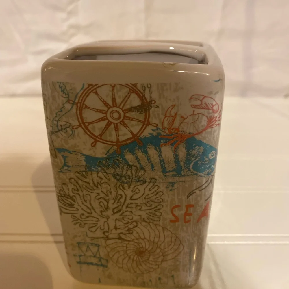 💎3 FOR $20💎Nautical Sea Life toothbrush holder - Multicolor